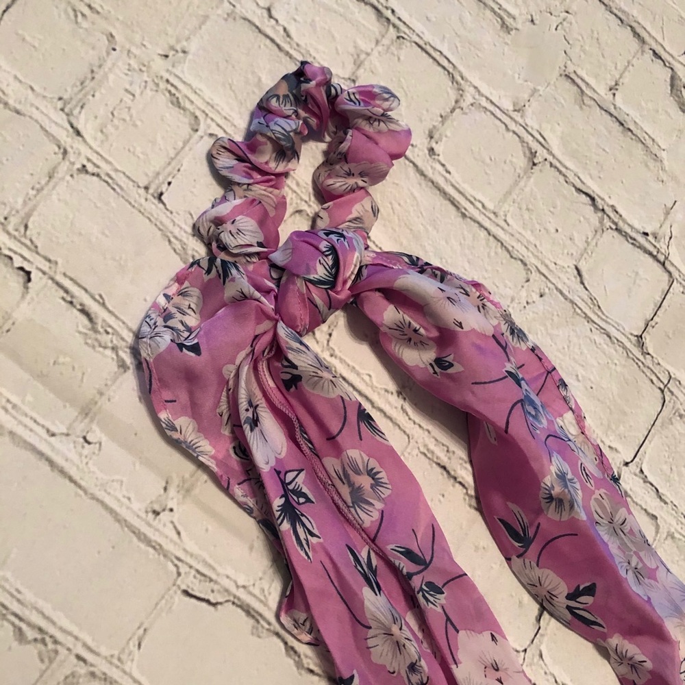 Scrunchie scarf - pink with flowers